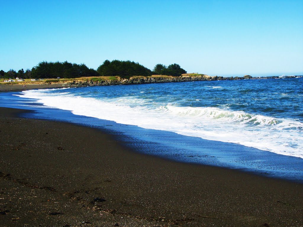 black-sands-beach-california