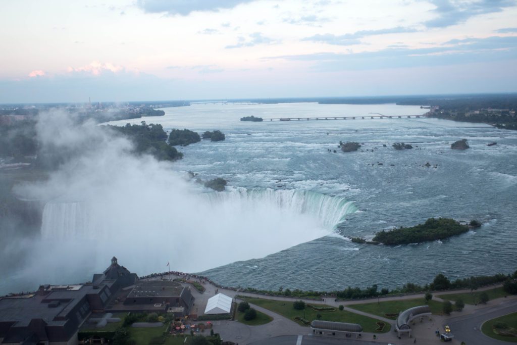 cascada-niagara-din-new-york-si-canada