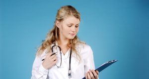 De unde poți cumpăra halate medicale ieftine online? halate medicale