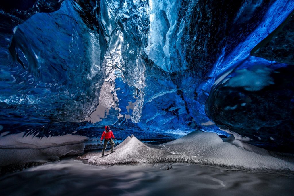 Peșterile din gheață ale ghețarului Vatnajokull