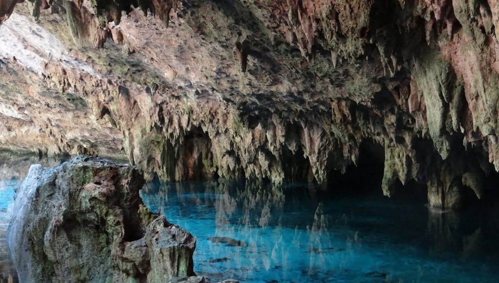 peșteri subacvatice