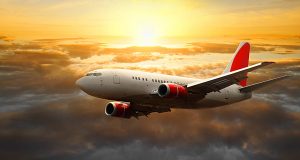 Ce se întâmplă când tragi apa la toaletă în avion?